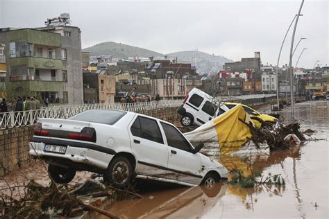 土耳其北部暴雨引发洪水致17人死亡_卡斯塔莫努