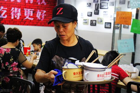 江苏面馆销量最高类猪肝面，一天卖几百多碗，做法原来那么简单！