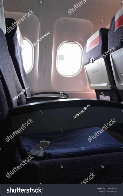 Economy Class Sign 的图像结果