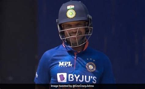 IND vs WI 1st ODI : Shikhar Dhawan शतक से चूके, 97 रनों पर हवाई शॉट ...