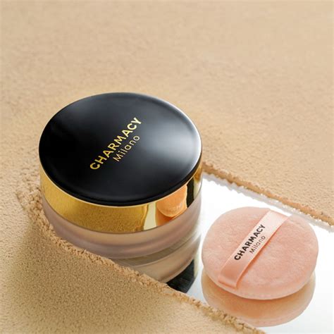 How to Apply Loose Powder: Pro Tips for Flawless Makeup | Charmacy ...
