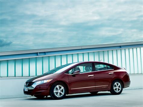 Honda FCX Clarity (2010) - pictures, information & specs