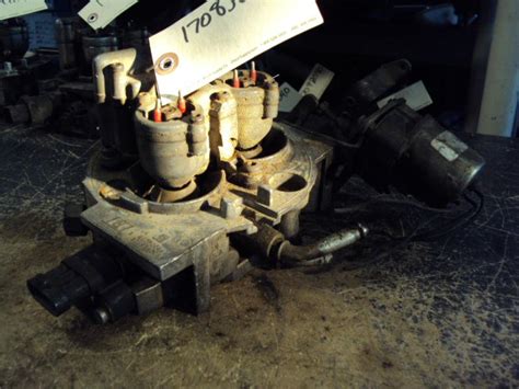 How to Remove Throttle Body It 2004 Deville 的图像结果