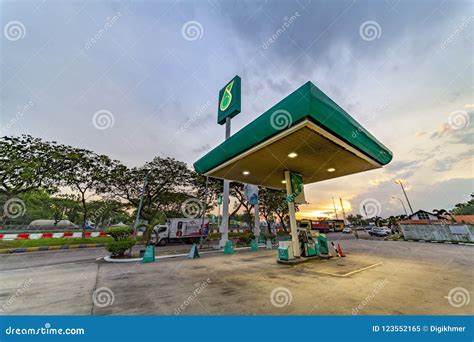 Petronas Petrol Station Sunset Editorial Image - Image of architecture ...