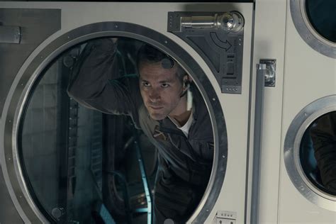 'Life' With Jake Gyllenhaal, Rebecca Ferguson & Ryan Reynolds Is A ...