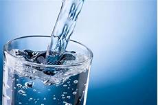 quanti bicchieri d acqua bisogna bere al giorno quanta acqua bere al giorno quanti bicchieri d acqua bisogna bere al giorno quanta acqua bere al giorno