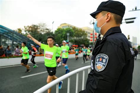 平安“盐马” 全力护航——盐城警方圆满完成2020盐城马拉松赛安保