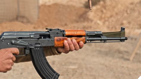 Tahukah Anda Bahawa Negara Kita Hampir Memilih AK-47 Sebagai Senjata ...