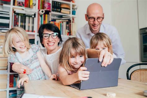Kids Using Technology 的图像结果