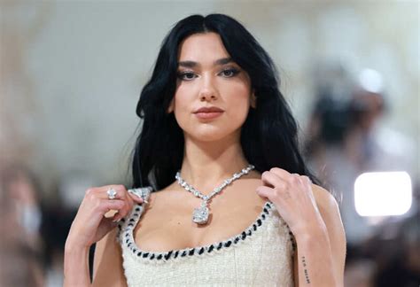 Diamonds, Pearls & Platinum: A Glimpse into the World of Met Gala ...