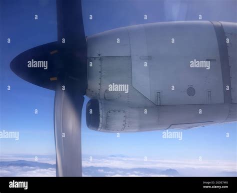 Twin turboprop hi-res stock photography and images - Alamy