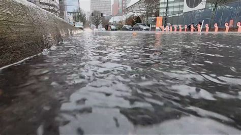 PGE crews restoring service after power outages leave thousands in the dark Tuesday morning ...