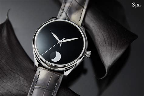 Hands-On with the H. Moser & Cie. Endeavour Perpetual Moon Vantablack ...
