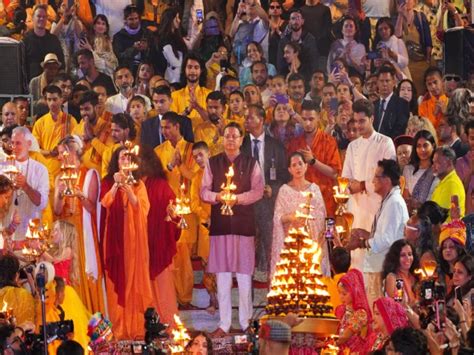 Uttarakhand CM Dhami attends Sandhya Ganga Aarti at Parmarth Niketan ...