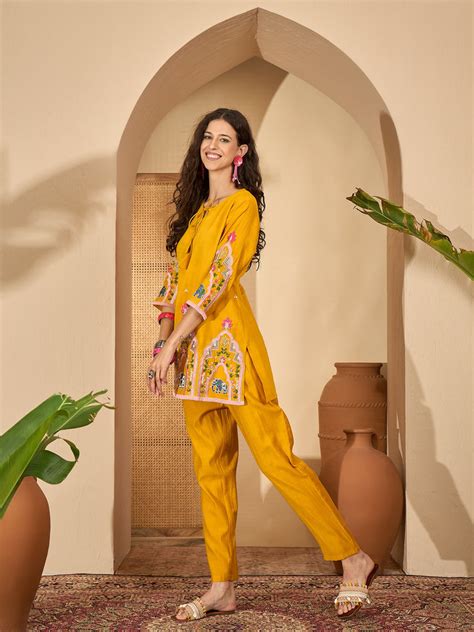 Floral Embroidered V-Neck Tunic With Pant Co-Ords Set – Bunaaiwalaa