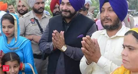 Sidhu's bonhomie with Imran Khan pays off; Pak to open Kartarpur sahib ...