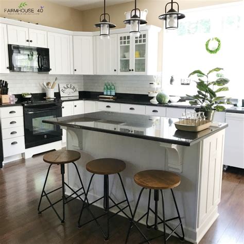 Breakfast Bars: The Most Versatile Focal Points In Farmhouse Kitchen ...