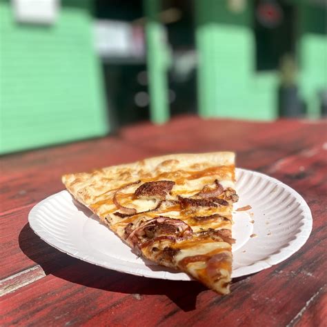 Giannis Pizza Chicago