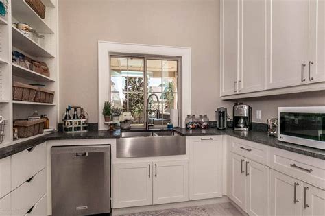 Pass through Kitchen Window 的图像结果