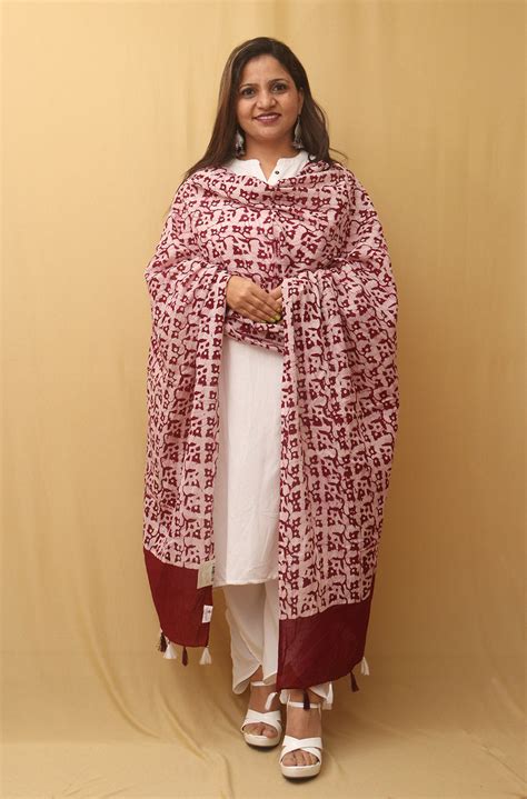 ID1B6JA523090207 Maroon Batik Cotton Dupatta