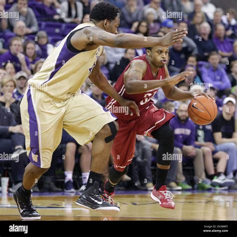 Washington State guard Que Johnson, right, drives as Washington forward ...