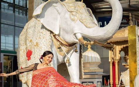 Actress Bhagyashree Patwardhan Unveils The Royal Festive Decor At ...