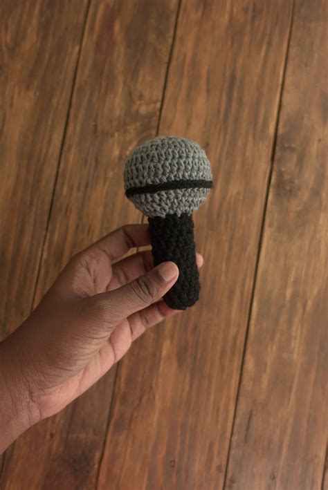 Mic – Artista Prop Shop