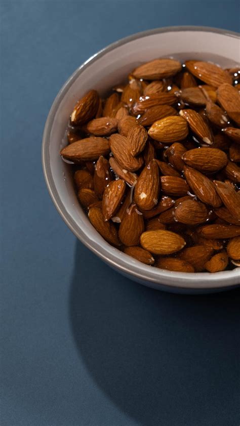 Benefits Of Eating Soaked Almonds On Empty Stomach - Rediff Getahead