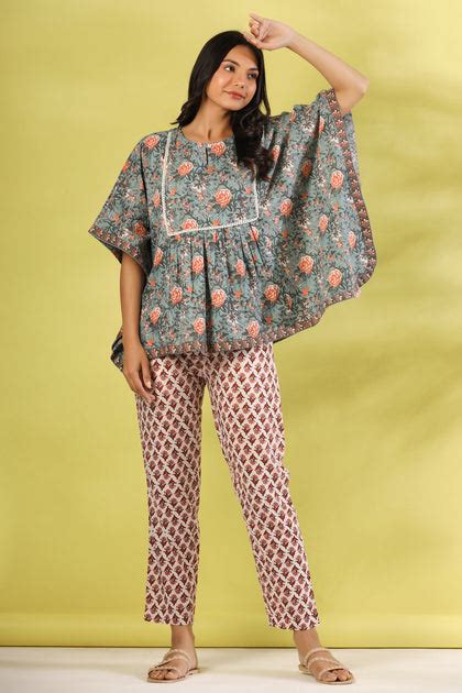 Women Green & White Pure Cotton Floral Printed Kaftan With Pyjama ...