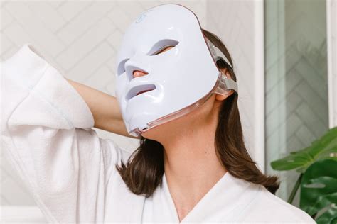 Honest Review: I Used the Glokore LED Light Therapy Mask for 30 Days ...