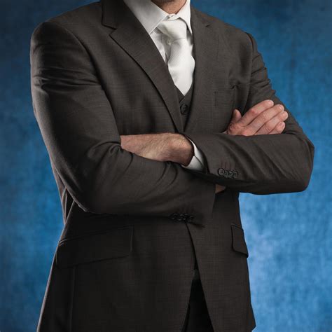 Well-Dressed Man Suit 的图像结果