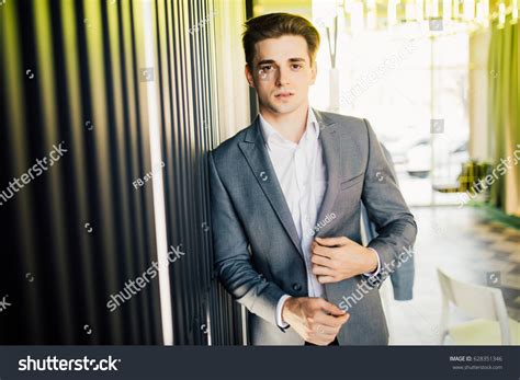 Prestine Business Man in Suit 的图像结果
