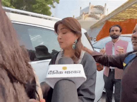 Hina Khan Breast Cancer Survivor Shares '2 Hands 3 Minute' Detection ...