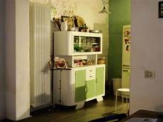 credenze da cucina anni 50 la credenza anni 50 della cucina recuperata e credenze da cucina anni 50 la credenza anni 50 della cucina recuperata e