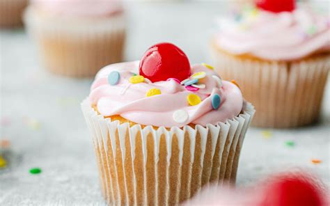 Download wallpaper 3840x2400 cupcake, dessert, confetti, pastries 4k ...