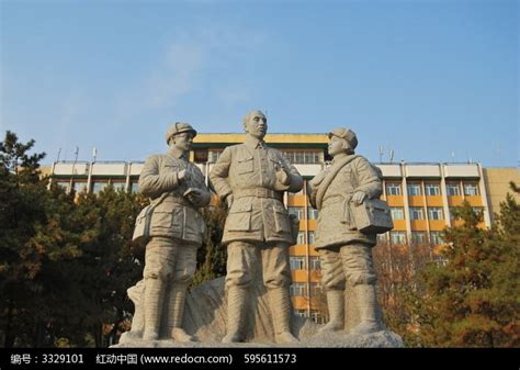 石河子王震将军雕像高清图片下载_红动中国