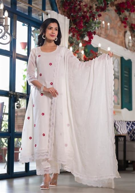 Pure mul cotton lining suit set with beautiful embroidery and lace det ...