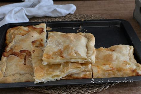 La Focaccia di Recco la Ricetta tradizionale e ripiena con stracchino