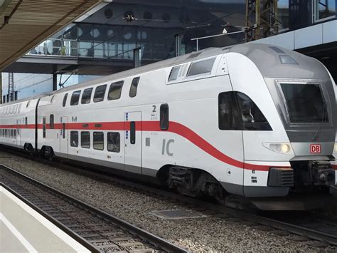 Double-decker trains: How they balance weight and speed
