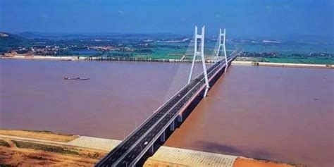 世界最大跨度公铁两用斜拉桥今日开通 主航道桥主跨1092米
