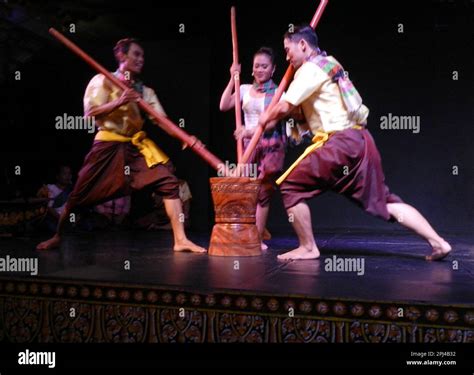 Cambodia, Phnom Penh: Traditional Dance Show in the National Museum ...