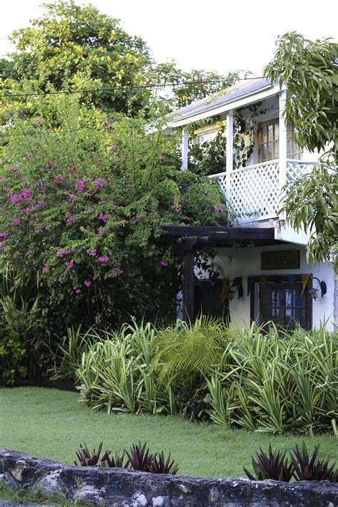 TINGUM VILLAGE HOTEL (Harbour Island, Bahamas) - Inn Reviews, Photos ...