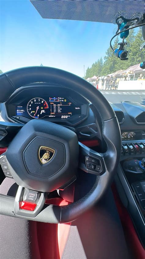 Lamborghini Huracan Dashboard and Steering Wheel