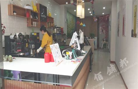 全北海奶茶店最内卷的一条街，百来米的街，开了九家奶茶饮品店