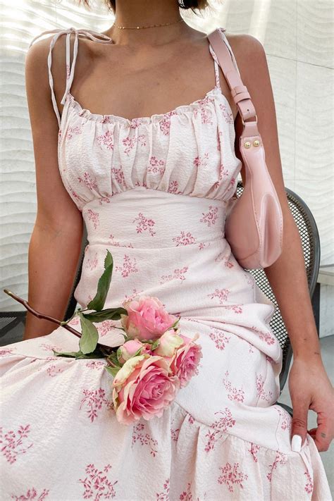 10 Cute Easter Outfits For Every Kind Of Vibe | Women easter outfits ...