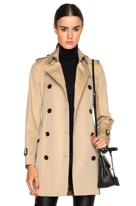 Burberry London Kensington Mid Trench Coat in Honey | FWRD