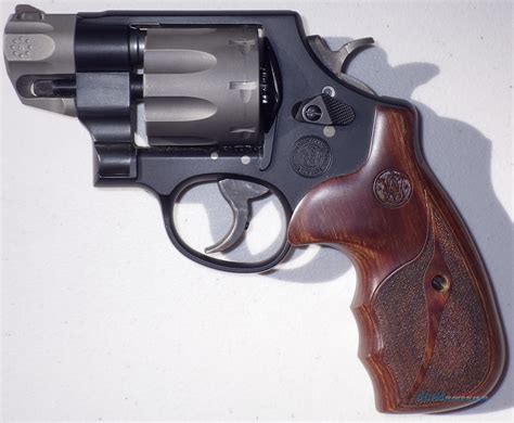 Tactical Revolver: Smith & Wesson’s Model 327 M&P | S.W.A.T. Magazine