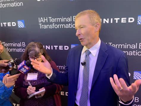 United Airlines CEO Predicts Budget Carriers Are "Going Out Of Business" - Live and Let's Fly