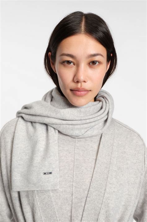 BOSS - Cashmere scarf with metal logo trim - Light Grey