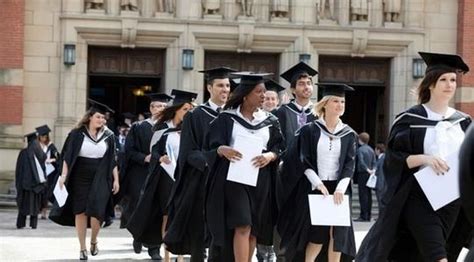 澳洲留学生毕业逾半找不到工作，不只是“语言关”难过…这些就业干货hin有用~